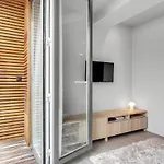 Modern, Stylish & Comfortable Apartment